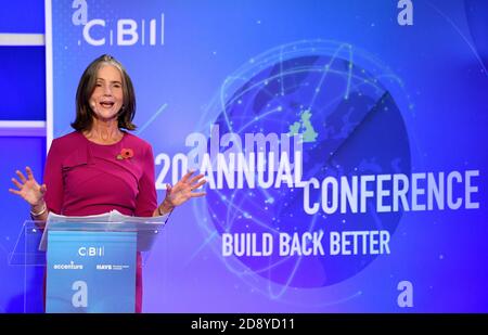 Dame Carolyn Fairbairn s'exprimant lors de la conférence annuelle de la CBI au siège de l'ITN, dans le centre de Londres. Banque D'Images