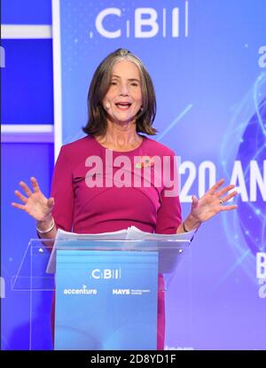 Dame Carolyn Fairbairn s'exprimant lors de la conférence annuelle de la CBI au siège de l'ITN, dans le centre de Londres. Banque D'Images