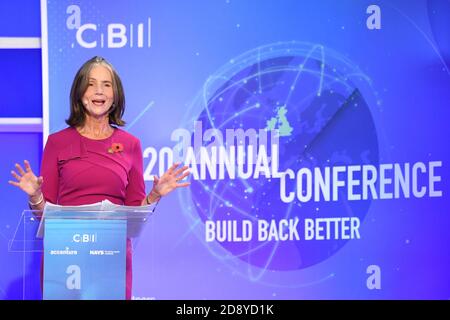 Dame Carolyn Fairbairn s'exprimant lors de la conférence annuelle de la CBI au siège de l'ITN, dans le centre de Londres. Banque D'Images