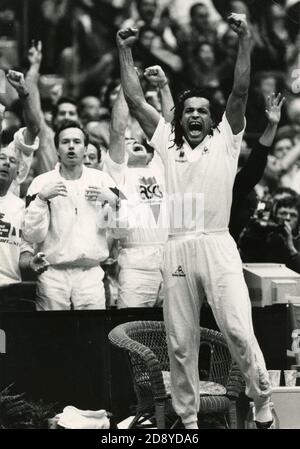 Yannick Noah, joueur de tennis français, à la finale de la coupe Davis, Lyon, France 1991 Banque D'Images