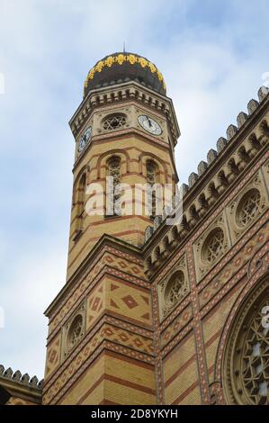 BUDAPEST, HONGRIE - 31 DÉCEMBRE 2017 : extérieur de la grande synagogue (centrale) à Budapest le 31 décembre 2017. Banque D'Images