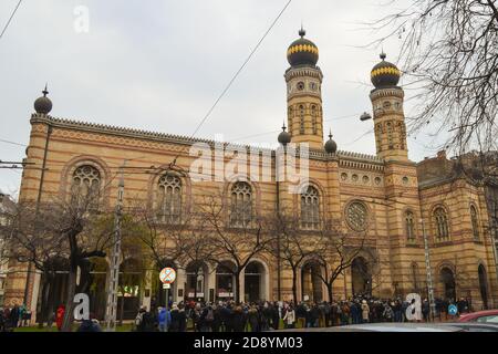 BUDAPEST, HONGRIE - 31 DÉCEMBRE 2017 : extérieur de la grande synagogue (centrale) à Budapest le 31 décembre 2017. Banque D'Images