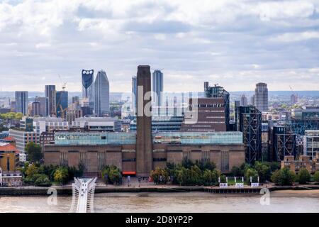 Royaume-Uni, Londres. Southwark, sur la rive sud de la Tamise, présente la galerie Tate Modern Strata SE1 et les tours résidentielles d'Elephant & Castle Banque D'Images