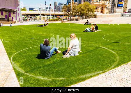 Federation Square à Melbourne Post coronavirus Lockdown Banque D'Images