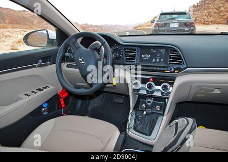 La voiture à Wadi Disah, canyon Al Shaq, Arabie Saoudite Banque D'Images