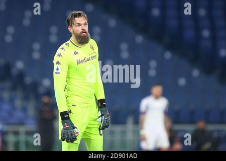 Le gardien de but Fiorentina Bartlomiej Dragowski réagit pendant le championnat italien Serie Un match de football entre AS Roma et ACF Fiorentina sur Novem C Banque D'Images