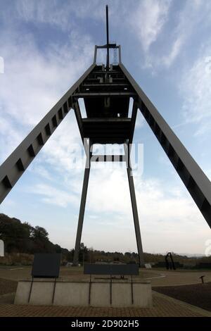 Auchincleck, East Ayrshire, Écosse, Royaume-Uni .le Barony A-Frame est un harnais conservé dans l'East Ayrshire, Écosse, situé à 2 kilomètres à l'ouest d'Auchinleck. Il a été construit en 1954 dans le cadre de la modernisation de la mine de charbon Barony, qui avait été ouverte en 1907. Un monument significatif pour l'industrie minière et les communautés qui y ont travaillé.ce cadre géant ressemble à une sculpture, mais est en fait le harnais restauré de la mine de charbon Barony. Il y a beaucoup de conseils d'information et d'interprétation Banque D'Images