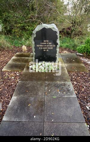 Auchincleck, East Ayrshire, Écosse, Royaume-Uni .le Barony A-Frame est un harnais conservé dans l'East Ayrshire, Écosse, situé à 2 kilomètres à l'ouest d'Auchinleck. Il a été construit en 1954 dans le cadre de la modernisation de la mine de charbon Barony, qui avait été ouverte en 1907. Un monument significatif pour l'industrie minière et les communautés qui y ont travaillé.ce cadre géant ressemble à une sculpture, mais est en fait le harnais restauré de la mine de charbon Barony. Il y a beaucoup de conseils d'information et d'interprétation. Mémorial aux mineurs qui ont la plus grande vie Banque D'Images