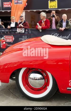 BRESCIA, ITALIE - une Cisitalia 202 Coupè Gran Sport de 1947 à l'puncing de Mille Miglia, la célèbre course de voitures historiques Banque D'Images