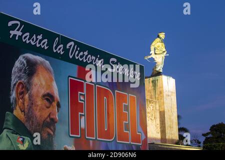 Cuba, Santa Clara, Plaza de la Revolucion, Monumento Ernesto Che Guevara, signe commémoratif de Fidel Castro après sa mort en 2016 Banque D'Images