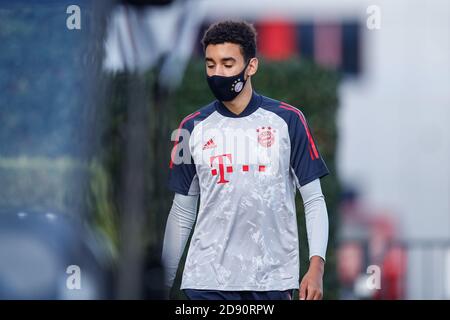 Munich Allemagne 02.11.2020, football: Dernière pratique d'équipe du Bayern Munich (Muenchen) avant le match de la Ligue des champions contre RB Salzburg sur le terrain du club à Saebener Strasse — Jamal Musiala FC Bayern München/via Kolvenbach usage éditorial seulement! Banque D'Images