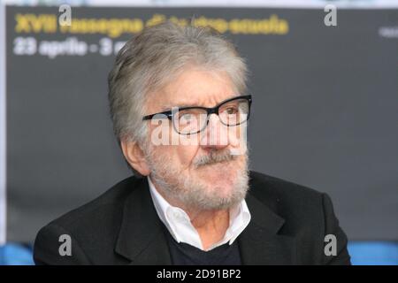 Rome, Italie. 24 avril 2014. Gigi Proietti, acteur, comédien, comédien, comédien vocal, animateur de télévision, réalisateur, chanteur, né à Rome le 2 novembre 1940, est décédé à Rome le 2 novembre 2020. Photo du dossier le 24 avril 2014. (Photo de Salvatore Esposito/Pacific Press/Sipa USA) crédit: SIPA USA/Alay Live News Banque D'Images