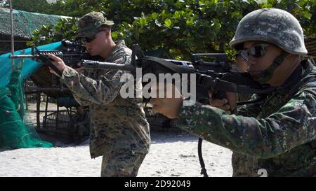 KAMANDAG 2017 Lima Co conduit la formation avec les Marines Philippines - image 1 de 10. Banque D'Images