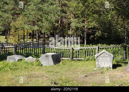Stecak, une tombe médiévale (décorée de motifs symboliques) située dans les montagnes Konjuh, en Bosnie-Herzégovine Banque D'Images