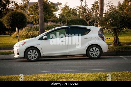 Batumi. Géorgie - 15 octobre 2020 : Toyota prius sur la rue de Batumi Banque D'Images