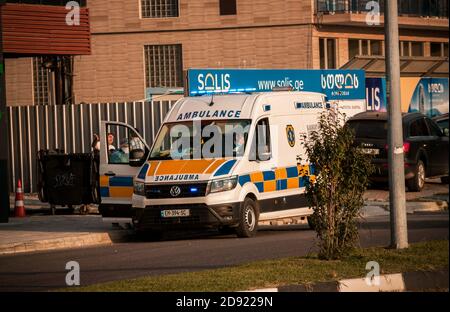 Batumi. Géorgie - 15 octobre 2020 : ambulance dans les rues de Batumi Banque D'Images