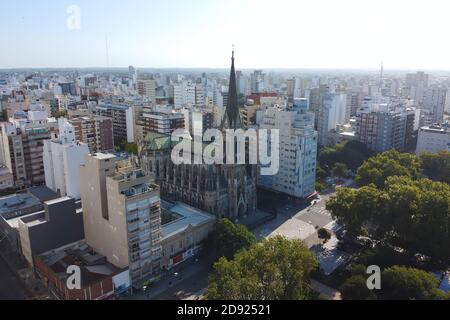 Vue aérienne par drone de la cathédrale de Mar del Plata Ou la basilique de la cathédrale Saint-Pierre et Cecilia - Église catholique romaine située près de San Marti Banque D'Images