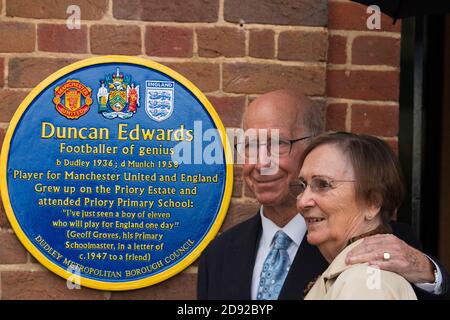 L'Plaque du parc Priory a été dévoilée pour célébrer le 8oème anniversaire de Duncan Edwards Célèbre footballeur de Dudley Banque D'Images