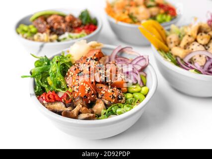 Poke Bowls - plat traditionnel hawaïen Banque D'Images