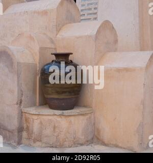 Pichet de poterie arabe antique Banque D'Images