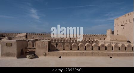 Toit du château d'Al Hazm à Al Rustaq, Oman Banque D'Images