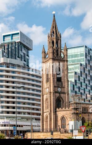 Liverpool style bâtiment L-R : tour Unity Residential, Mercure Liverpool Atlantic Tower Hotel & Liverpool Parish Church of Our Lady & St Nicholas. Banque D'Images