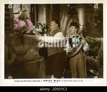 STAN LAUREL et OLIVER HARDY et DELLA LIND (alias GRETE NATZLER) en SUISSE, LE réalisateur DE MISS 1938 JOHN G. BLYSTONE Histoire originale Jean Negulaco et Charley Rogers Hal Roach Studios / Metro Goldwyn Mayer Banque D'Images