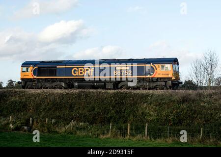 Locomotive diesel GBRf classe 66 N° 66752 « The Hoosier State », moteur léger de voyage, Warwickshire, Royaume-Uni Banque D'Images