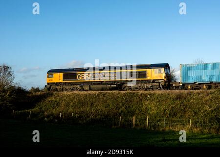 Locomotive diesel GBRf classe 66 n° 66782 à Charity Railtours livery, Warwickshire, Royaume-Uni Banque D'Images
