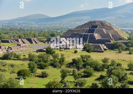 La Pyramide de la Lune vue de la Pyramide du Soleil à Teotihuacan, une ancienne ville méso-américaine près de Mexico Banque D'Images