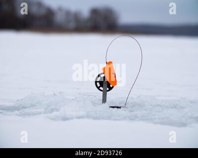 équipement pour la pêche d'hiver sur glace. imitation de poisson et exercice pour la pêche d'hiver Banque D'Images