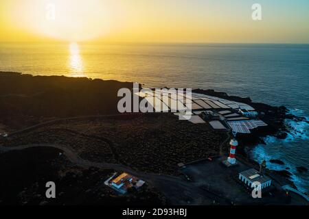 L'Europe, Espagne, Canaries, La Palma, site de la biosphère de l'Unesco, vue aérienne des salines et phare de Faro de Fuencaliente Banque D'Images