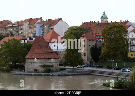 Quartier de la vieille ville de Maribor sur la rive gauche de Le fleuve Drava en Slovénie Banque D'Images