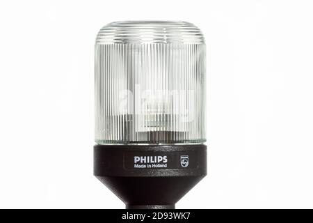 Philips SL*9 CFL à base noire, ancien exemple rare de CFL original ou de conception à économie d'énergie datant du début des années 1980, les lampes suivantes avaient une base blanche Banque D'Images