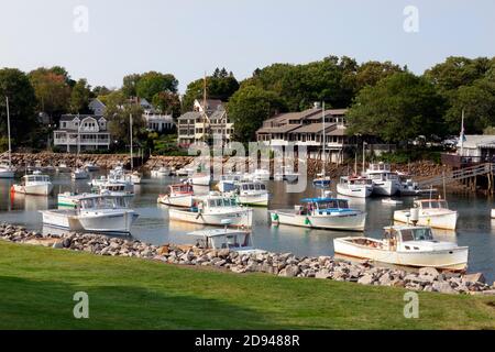 Vue panoramique sur les bateaux dans la magnifique Perkins Cove, Ogunquit, Maine, États-Unis. Banque D'Images