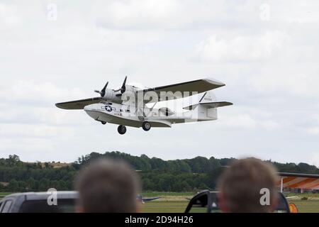 PBY Catalina, Miss Pick Up, vol au Duxford Air Show 2019- bateau volant Banque D'Images