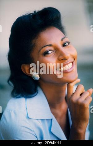 PAM Grier - Pamela Suzette Grier est une actrice américaine. Elle a atteint la renommée pour ses rôles les plus célèbres dans une série de films d'action des années 1970, blaxploitation. Banque D'Images