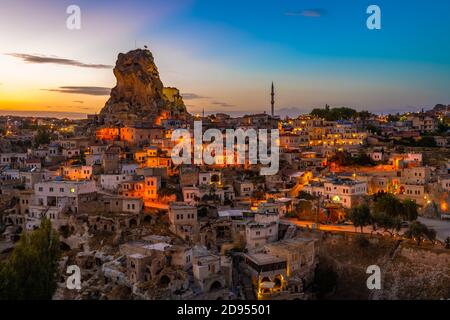 Ortahisar château et ville de roche naturelle, Cappadoce, Turquie. Banque D'Images