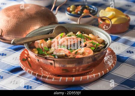 Cataplana de mariscos. Cocotte de fruits de mer. Nourriture Portugal Banque D'Images