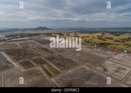 Champs de sel de Krong Kampot au Cambodge Asie Drone aérienne photo vue Banque D'Images