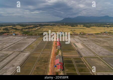 Champs de sel de Krong Kampot au Cambodge Asie Drone aérienne photo vue Banque D'Images