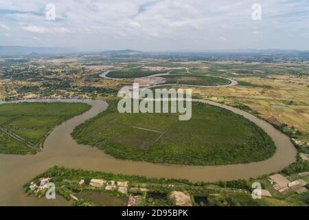 Paysage de Krong Kampot, rivière Praek Tuek Chhu, montagnes des éléphants à Kampot Cambodge Asie Drone aérienne photo Banque D'Images