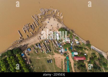 Koh Dach - Plage locale de l'île de la soie, île sur le Mékong à Phnom Penh Cambodge Asie Drone vue photo Banque D'Images