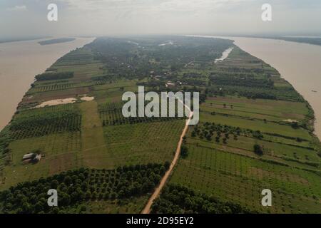 Koh Dach - Île de la soie, île sur le Mékong à Phnom Penh Cambodge Asie Drone aérienne photo Banque D'Images