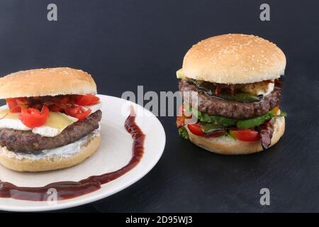 hamburger au fromage fait maison comme nourriture malsaine Banque D'Images