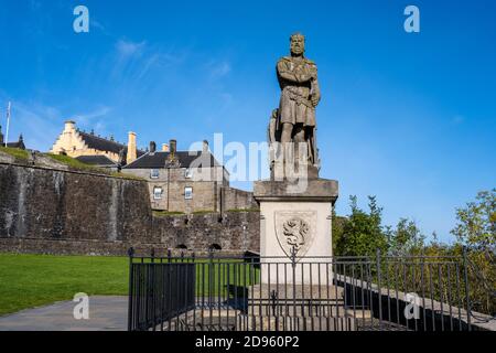 Robert la statue de Bruce devant le château de Stirling sur l'Esplanade du château, Stirling, Écosse, Royaume-Uni Banque D'Images