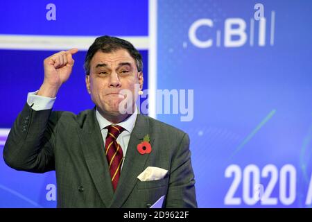 Lord Karan Bilimoria, président du CBI, s'exprimant lors de la conférence annuelle du CBI au siège de l'ITN, dans le centre de Londres. Banque D'Images