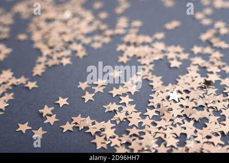 Magnifiques étoiles parsemés sur fond sombre. Banque D'Images