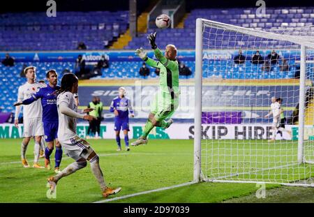 Leeds, Royaume-Uni. 2 novembre 2020. Le gardien de but de Leicester City Kasper Schmeichel (1) enregistre lors du championnat d'Angleterre de football de la Premier League entre Leeds United et Leicester City le 2 novembre 2020 à Elland Road à Leeds, Angleterre - photo Simon Davies/ProSportsImages/DPPI/LM crédit: Paola Benini/Alay Live News Banque D'Images