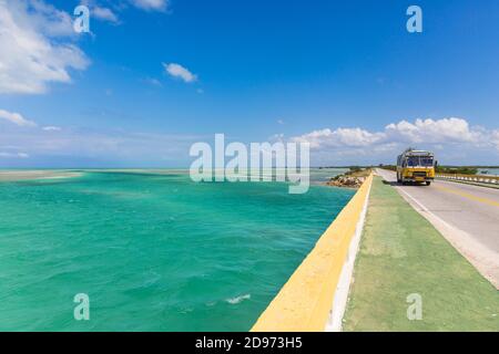 Cuba, province de Ciego de Avila, Jardines del Rey, chaussée reliant Cayo Coco à Cayo Guillermo Banque D'Images